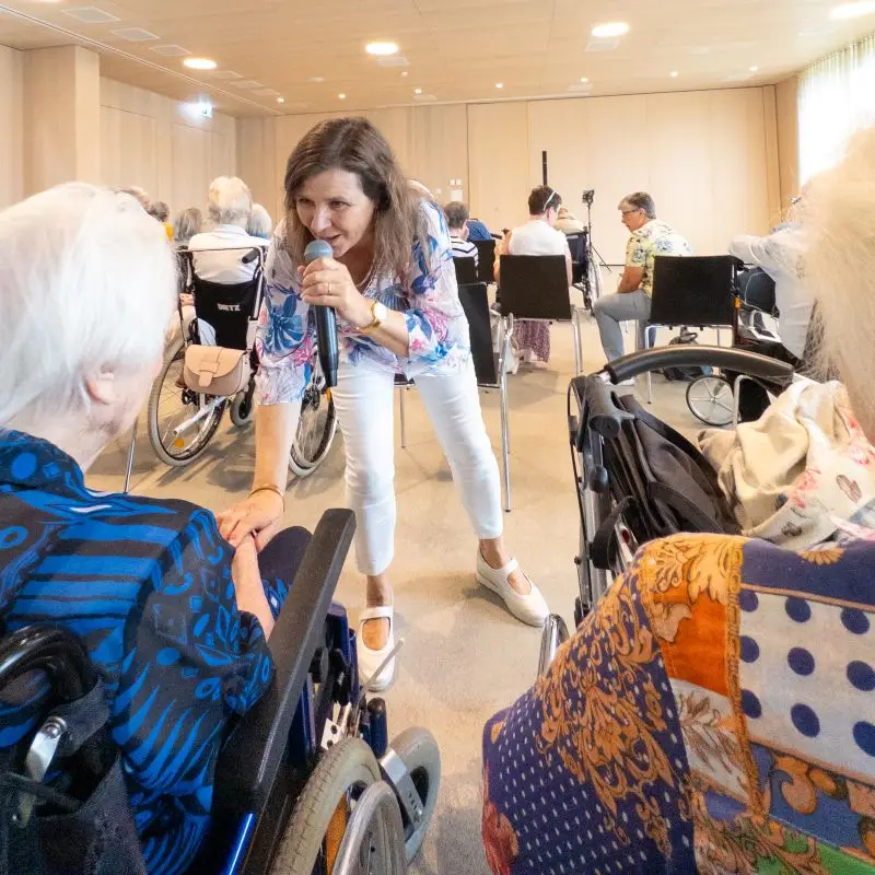 Schlagerkonzert mit Yvonne Suter im Pflegezentrum Baar.